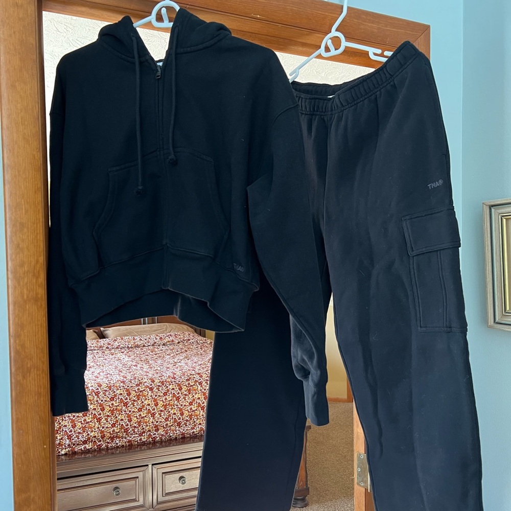 NWT! Aritzia TNA CARGO SWEATS ONLY. (See separate listing for matching HOODIE)